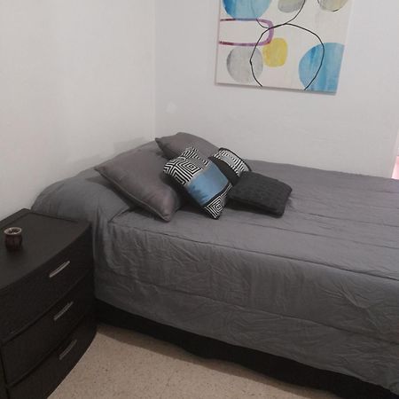 Hermoso Apartamento Frente Aeropuerto De Isla Verde San Juan Exterior photo